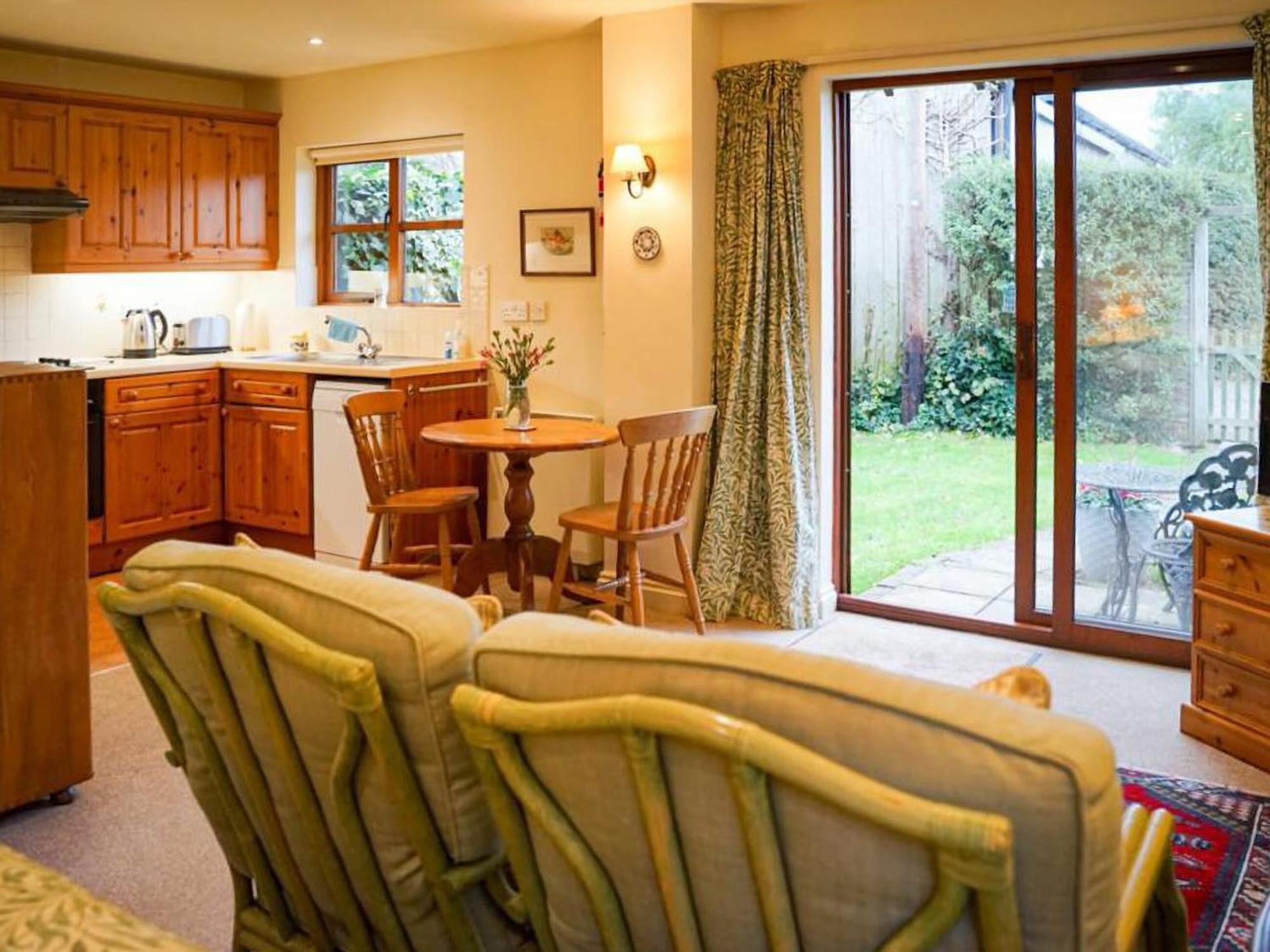 Honeysuckle Cottage North Mundham Exteriör bild